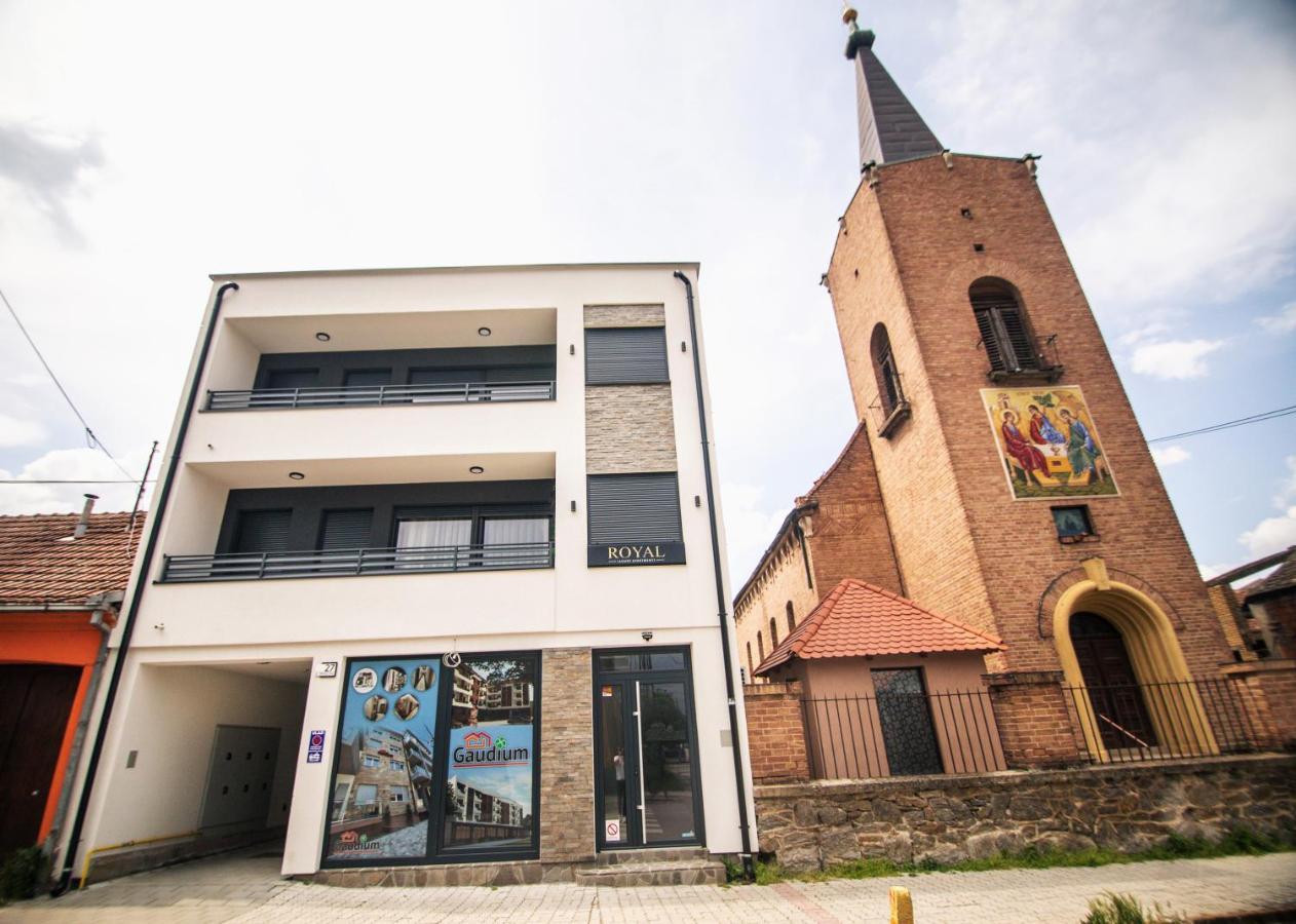 Royal Luxury Apartment Vrsac Buitenkant foto
